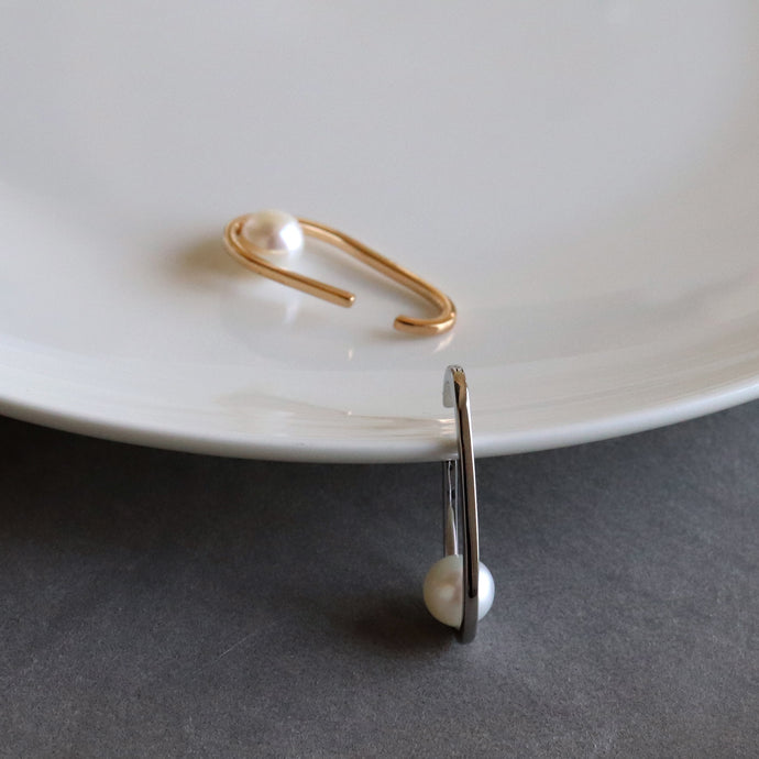 plus stainless & pearl ear cuff (single)