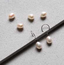 画像をギャラリービューアに読み込む, 【no.29】ステンレス淡水パールピアス~plus stainless pierce baroquepearl~