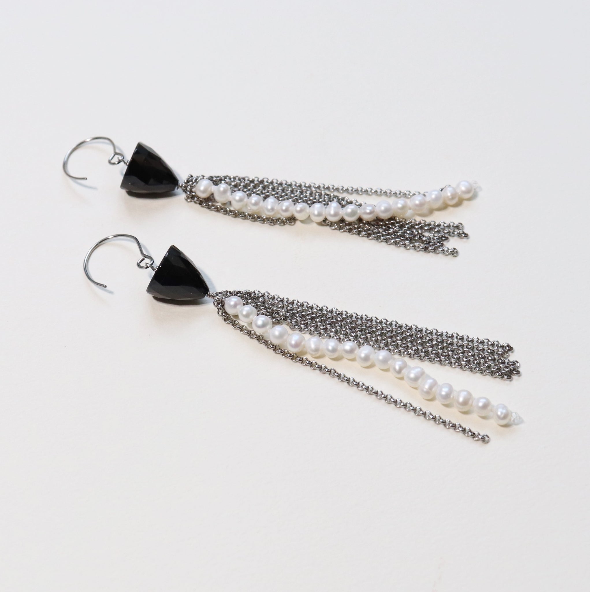 knot pearl & black spinel pierce~ブラックスピネル＆淡水パール